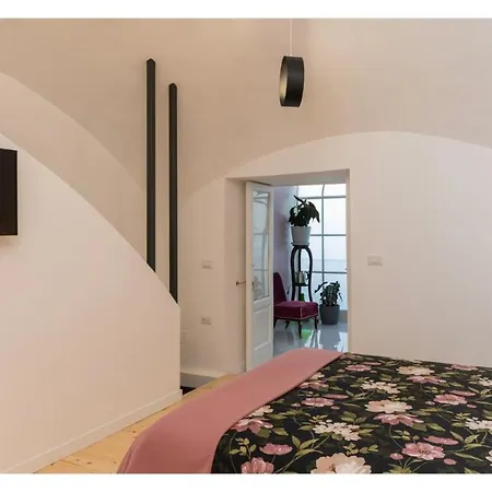 Light Pink - In The Middle Of Everything Vakantiehuis