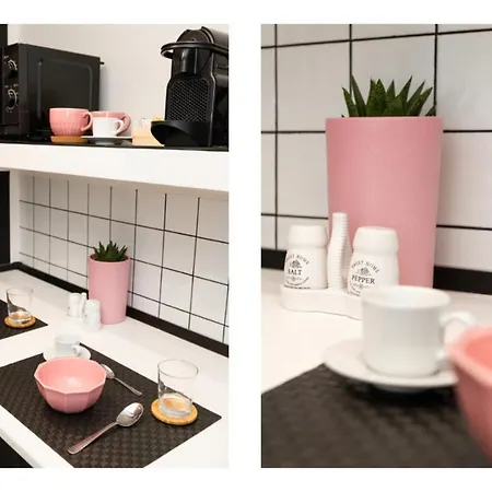Light Pink - In The Middle Of Everything Holiday home *